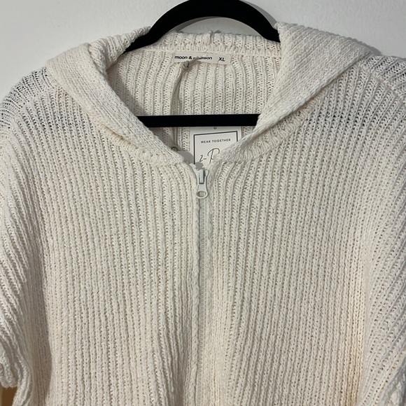 Moon & Madison | New cropped hooded cable knit sweater Womens size XL cream hood - Picture 2 of 10
